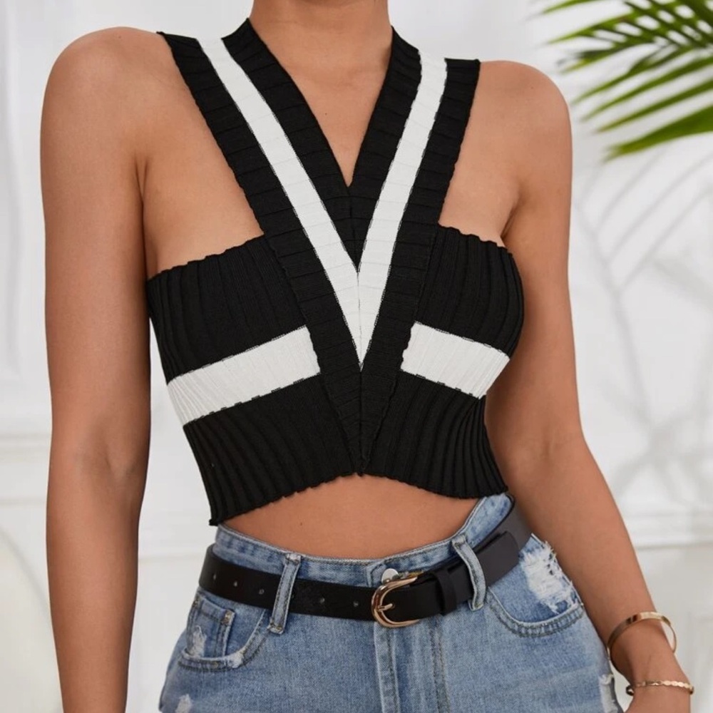 SHEIN Black and White Ribbed Crop Top